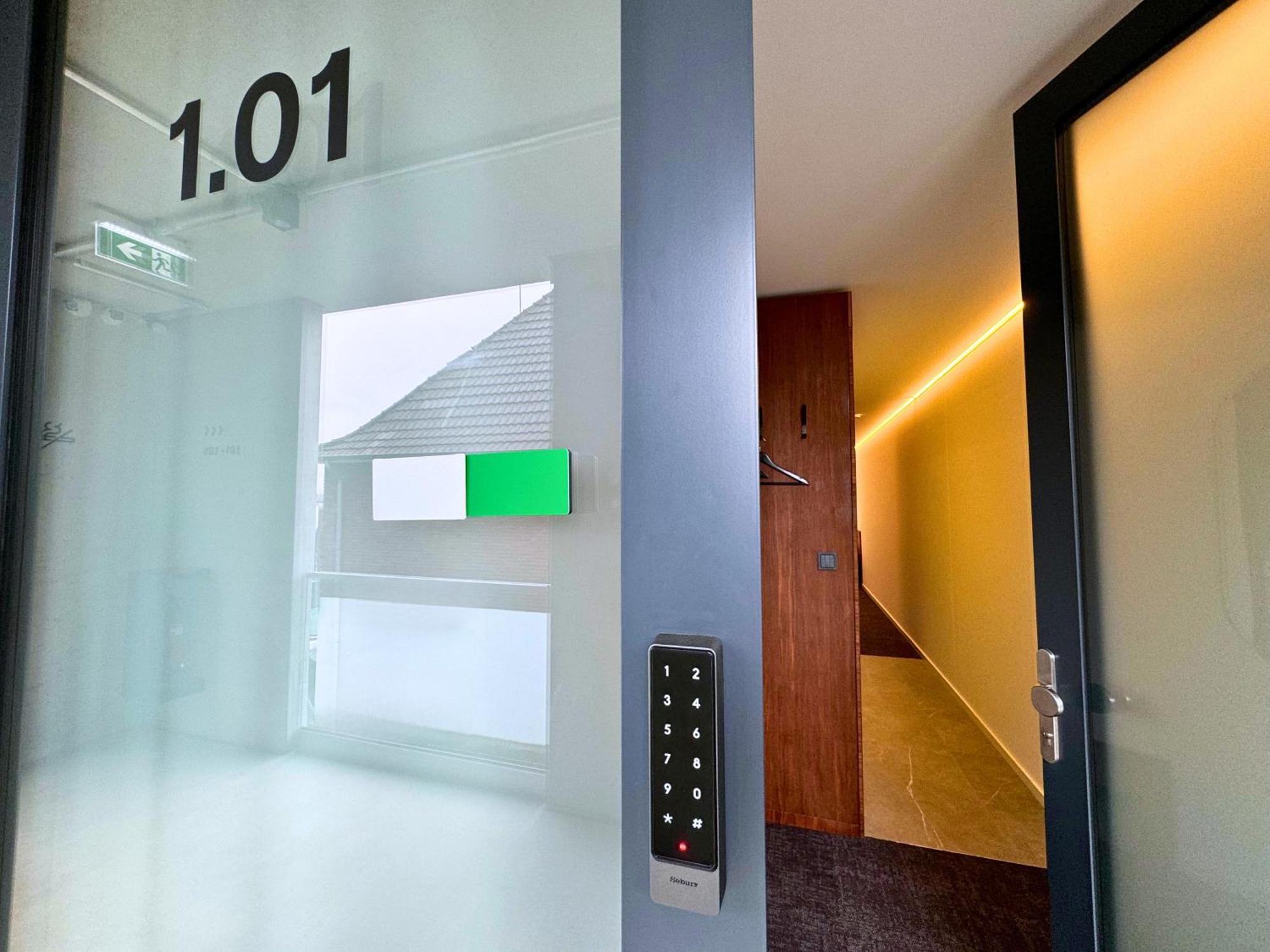 Tin Inn - Hueckelhoven - Das Hotel Aus Hochwertig Ausgebauten Ueberseecontainern Zewnętrze zdjęcie